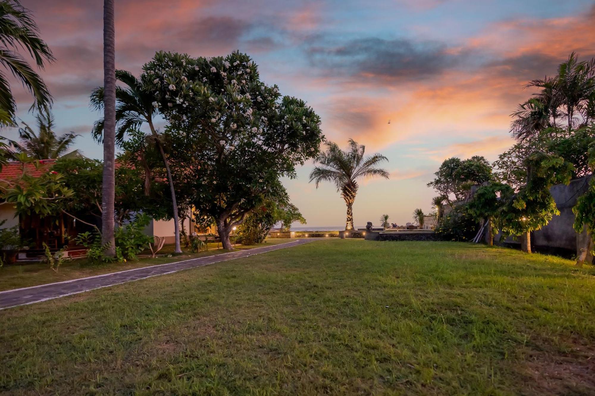 Ganesh Beach Hotel Candi Dasa  Bagian luar foto